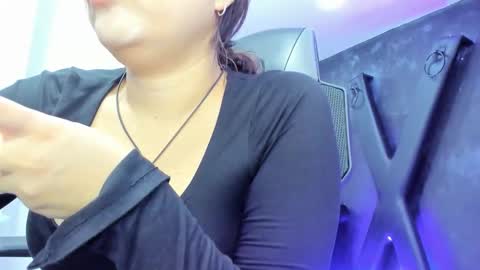 Snapshot of darlingbdsm_ chatting on December 1, 12:43 pm Darling online show from December 1, 12:43 pm