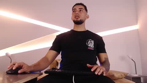 Snapshot of daron_66 chatting on October 25, 1:40 pm Kael online show from October 25, 1:40 pm