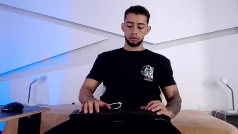 Snapshot of daron_66 chatting on October 29, 1:35 pm Kael online show from October 29, 1:35 pm