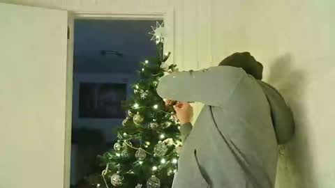 Dario online show from December 7, 8:05 pm