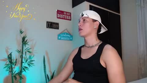 Snapshot of david_neill chatting on January 3, 9:36 pm David Neill online show from January 3, 9:36 pm