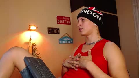 Snapshot of david_neill chatting on January 9, 12:46 am David Neill online show from January 9, 12:46 am