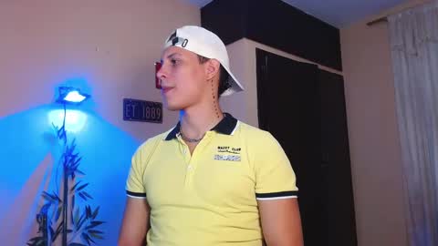 Snapshot of david_neill chatting on January 9, 8:11 pm David Neill online show from January 9, 8:11 pm