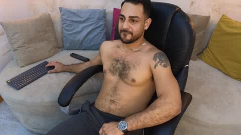 JF oliveira online show from February 10, 1:33 pm