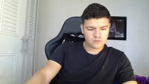 Snapshot of david_smit_ chatting on February 10, 4:04 pm david smit online show from February 10, 4:04 pm