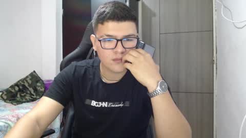 Snapshot of david_smit_ chatting on March 6, 3:24 pm david smit online show from March 6, 3:24 pm