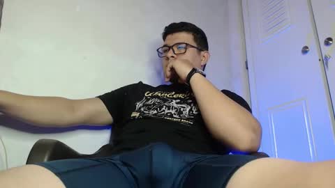 Snapshot of david_smit_ chatting on October 10, 4:28 pm david smit online show from October 10, 4:28 pm