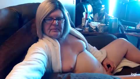 dawndoesall online show from December 7, 6:15 pm