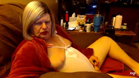 dawndoesall online show from January 5, 11:12 pm