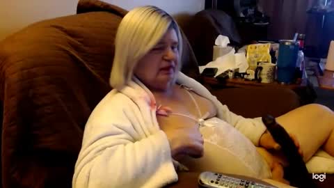 dawndoesall online show from February 9, 9:39 pm