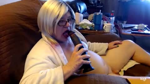 dawndoesall online show from March 1, 11:15 pm