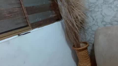 Day Kardashian online show from December 5, 2:14 pm