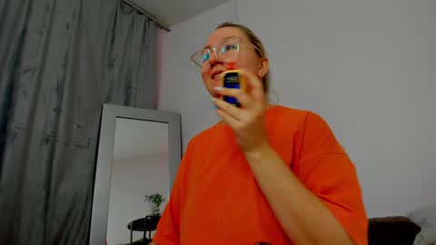 Debbie Mon Tue Fri Sun Sat GMT 3 1000am - 0400pm  online show from December 9, 6:25 pm