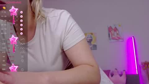 Snapshot of debora_webstar chatting on November 11, 7:03 pm Cherry Pie online show from November 11, 7:03 pm