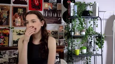 Annie online show from October 28, 6:54 pm