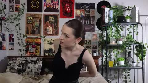 Annie online show from November 1, 6:43 pm