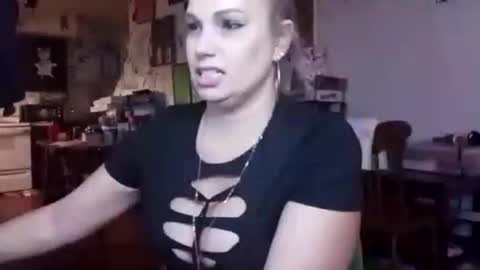 Snapshot of deedeemarie02 chatting on November 29, 12:52 pm Deedeemarie02 online show from November 29, 12:52 pm