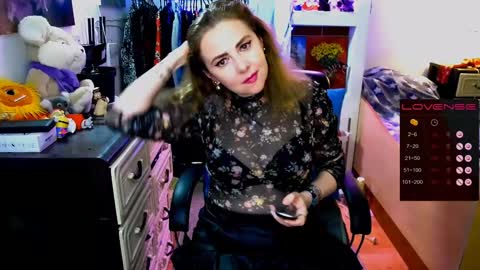 Delicacat online show from February 2, 8:30 pm