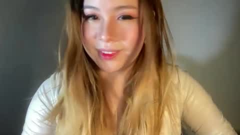 iyalicious online show from February 18, 8:03 pm