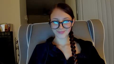 deliciousnoni online show from November 1, 6:26 am