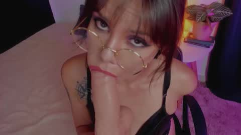 Delilah online show from November 21, 5:17 am