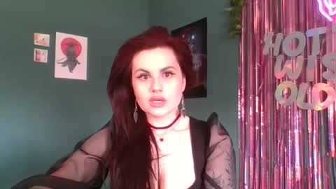 dellacrush_ online show from February 6, 2:04 pm