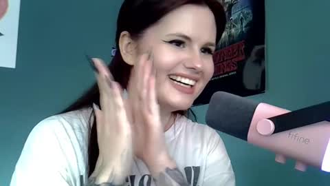 dellacrush_ online show from February 19, 1:50 pm