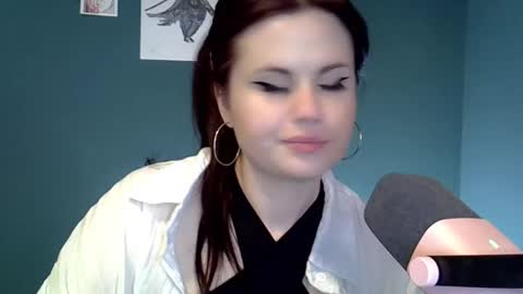 dellacrush_ online show from February 20, 8:47 pm