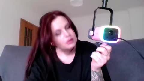 dellacrush_ online show from February 28, 11:03 am