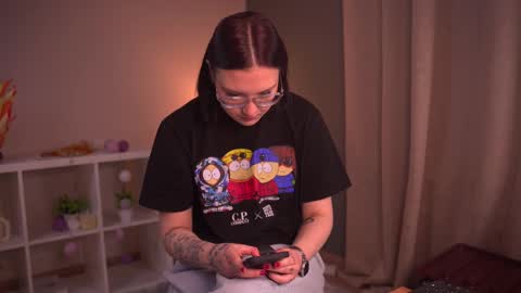 Snapshot of deloresramos chatting on December 18, 5:35 am Hey hey Im Scally my first day here online show from December 18, 5:35 am