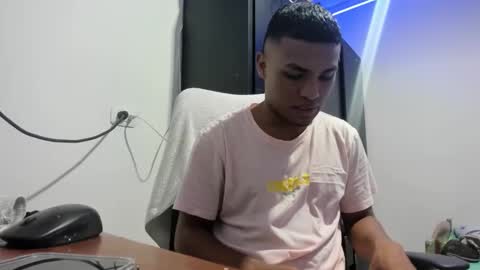 Snapshot of demol_latin chatting on December 4, 6:00 am MASTER DAV online show from December 4, 6:00 am