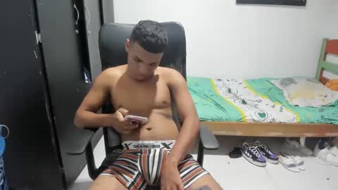 Snapshot of demol_latin chatting on December 6, 4:36 am MASTER DAV online show from December 6, 4:36 am