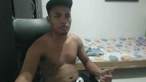 Snapshot of demol_latin chatting on December 18, 12:43 am MASTER DAV online show from December 18, 12:43 am