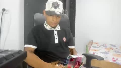 Snapshot of demol_latin chatting on December 23, 2:02 am MASTER DAV online show from December 23, 2:02 am