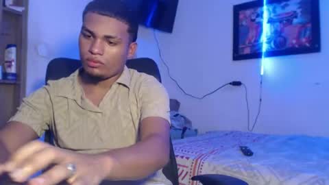 Snapshot of demol_latin chatting on November 14, 4:33 am MASTER DAV online show from November 14, 4:33 am