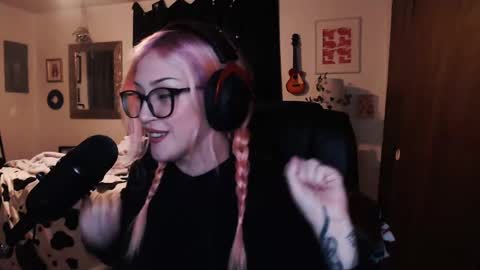 Snapshot of demongf chatting on January 19, 1:53 am Demoness Mina online show from January 19, 1:53 am