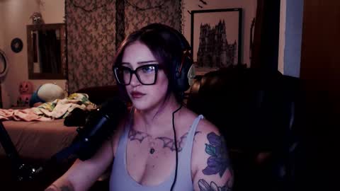 Snapshot of demongf chatting on November 7, 2:33 am Demoness Mina online show from November 7, 2:33 am