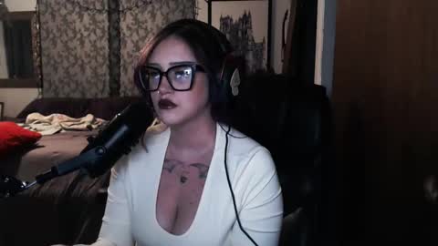 Snapshot of demongf chatting on November 25, 1:27 am Demoness Mina online show from November 25, 1:27 am