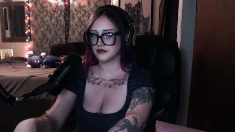 Snapshot of demongf chatting on November 29, 12:13 am Demoness Mina online show from November 29, 12:13 am