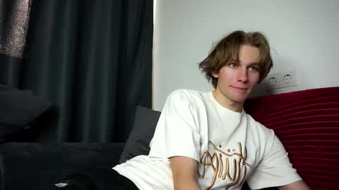 Snapshot of demoninangel chatting on February 24, 11:43 am Dave19 online show from February 24, 11:43 am