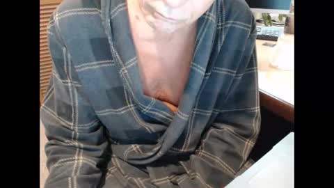 Snapshot of denn_jett chatting on December 4, 10:24 am Den Jet online show from December 4, 10:24 am