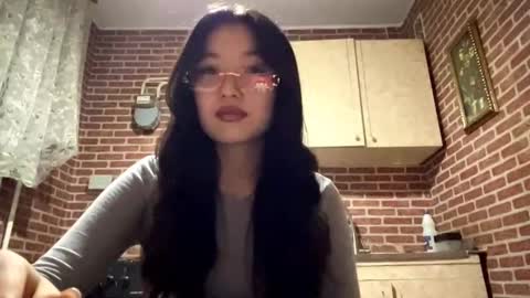 Snapshot of denysebernacchi chatting on November 23, 1:00 pm Emma online show from November 23, 1:00 pm