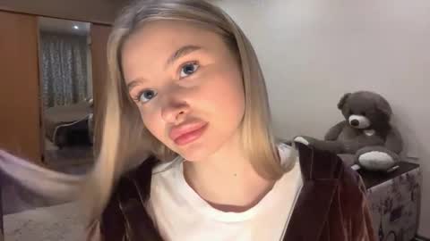 Vi  Victoria online show from October 18, 2:29 pm