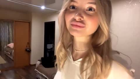 Vi  Victoria online show from October 24, 2:24 pm