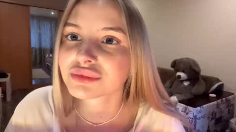 Vi  Victoria online show from October 26, 1:17 pm