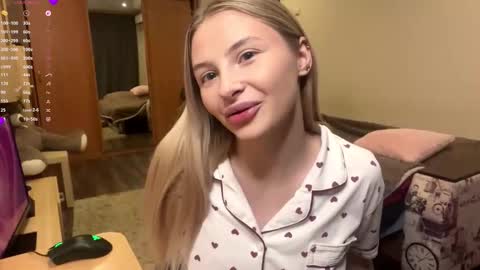 Vi  Victoria online show from November 28, 2:09 pm