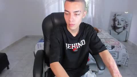 Snapshot of dereck_boy8 chatting on December 5, 7:54 pm Dereck Boy online show from December 5, 7:54 pm