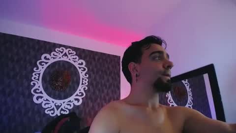 Snapshot of dereck_jhonsonn chatting on November 22, 8:13 am Dereck online show from November 22, 8:13 am