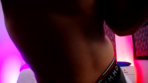 Snapshot of dereck_jhonsonn chatting on November 22, 11:15 pm Dereck online show from November 22, 11:15 pm