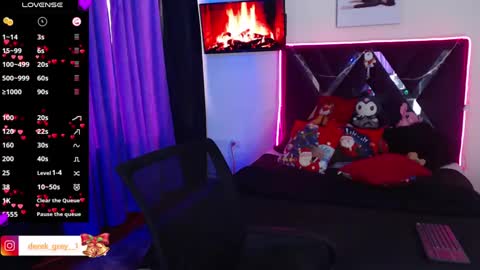 Snapshot of derek_grey1 chatting on December 19, 9:06 pm Derek independent online show from December 19, 9:06 pm